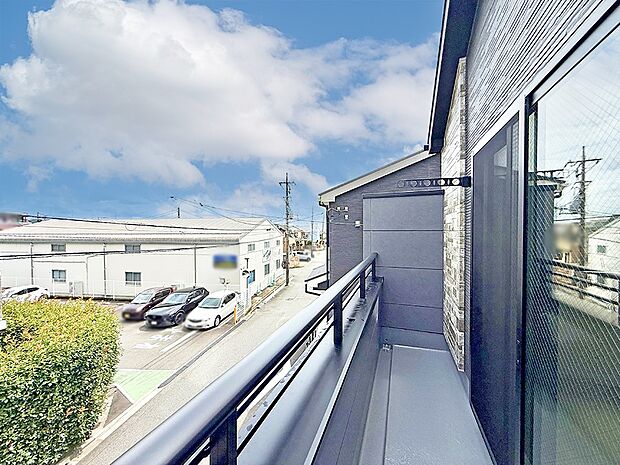1号棟 ■ 心地よい風と光を感じる、くつろぎのバルコニー
