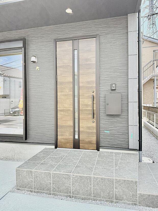1号棟 ■ シンプルで美しく、住まいの第一印象を彩る玄関です