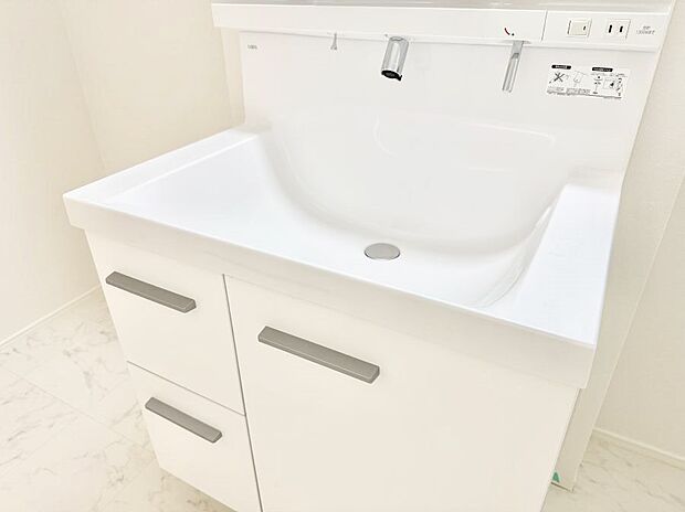 ■手洗いや顔を洗う時も快適に使える便利なシャワー