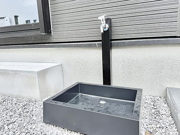 2号棟 ■ガーデニングや洗車などの際に大活躍な屋外立水栓