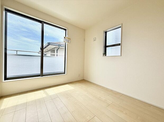 2号棟 ■落ち着いた色合いのお部屋で穏やかな時間を楽しめます