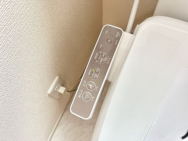 ■温水洗浄で快適、清潔感が保たれるシャワートイレ
