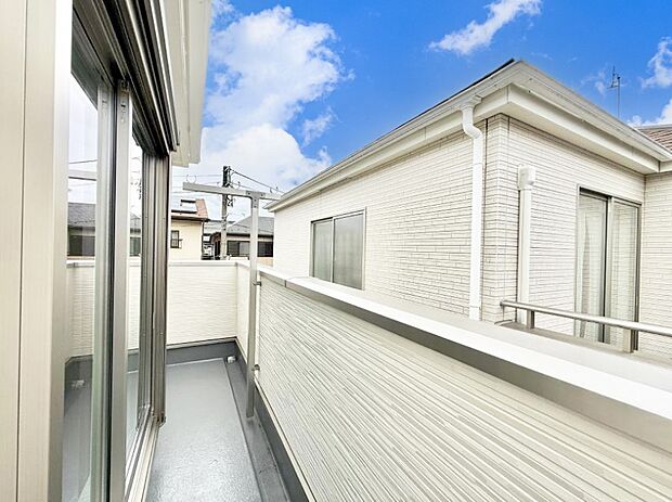 1号棟 ■ 季節の移ろいを感じられる開放的な空間です