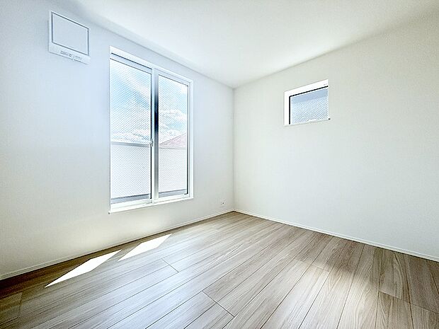 1号棟  ■落ち着いた色合いのお部屋で穏やかな時間を楽しめます