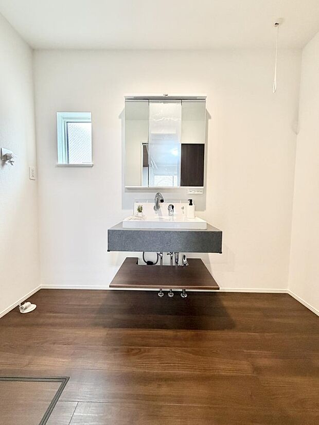 2号棟 ■朝の準備がスムーズにできる広さです