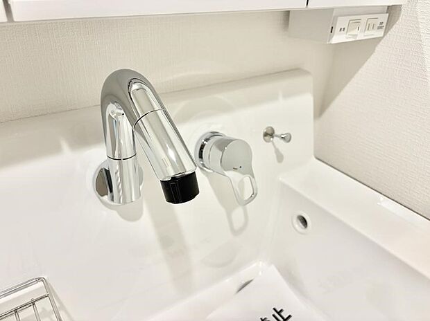 ■手洗いや顔を洗う時も快適に使える便利なシャワー