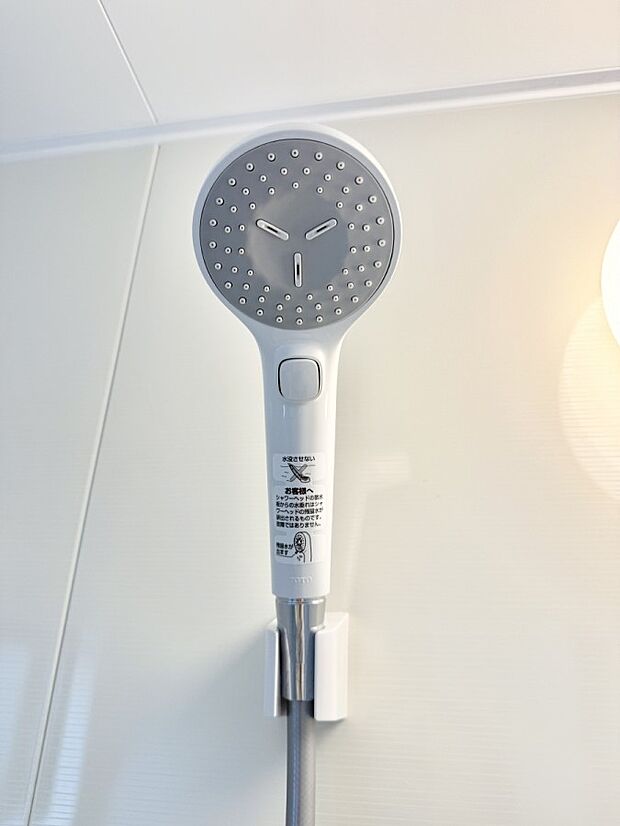 ■手元で簡単に止水できるため、水の無駄遣いを減らすことができます。