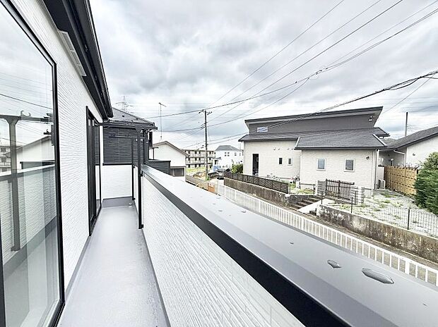1号棟 ■ 季節の移ろいを感じられる開放的な空間です