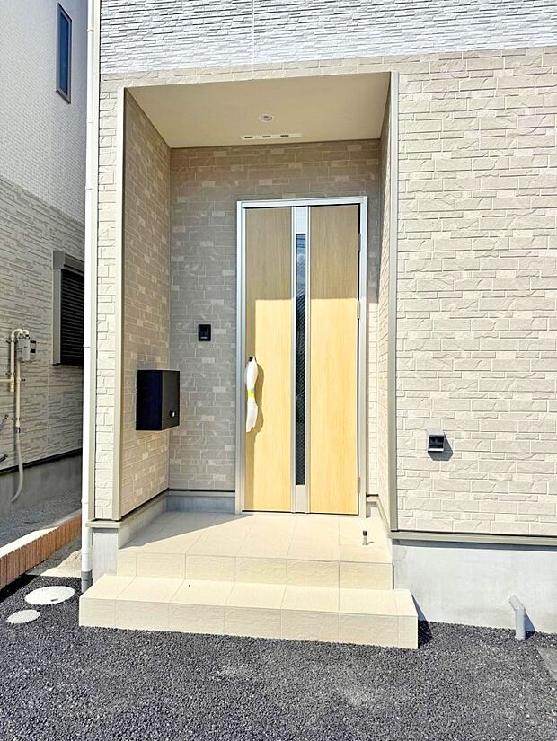 2号棟 ■ 心地よい暮らしへとつながる、温かい玄関