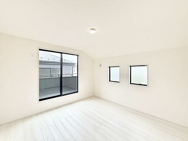6号棟 ■落ち着いた色合いのお部屋で穏やかな時間を楽しめます
