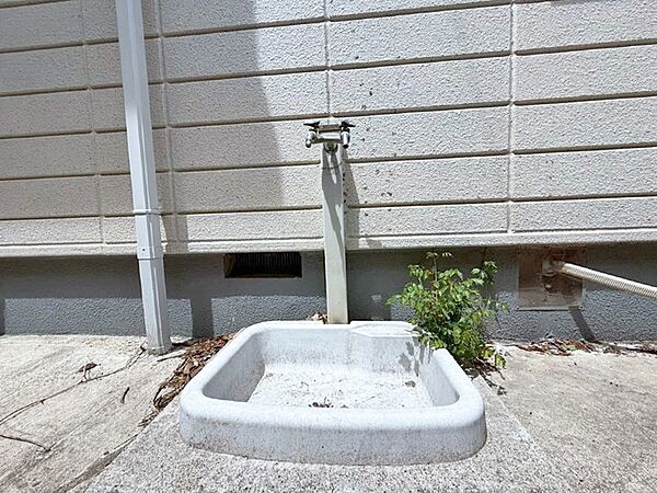 ■外水栓付きで庭作業や洗車に便利です