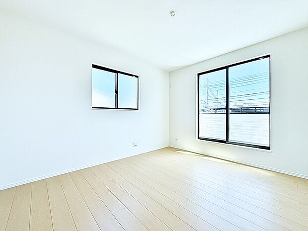 Q号棟 ■落ち着いた色合いのお部屋で穏やかな時間を楽しめます