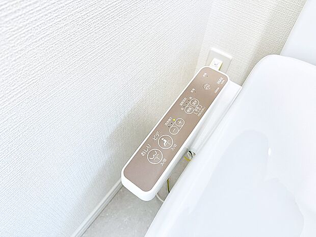 ■温水洗浄で快適、清潔感が保たれるシャワートイレ