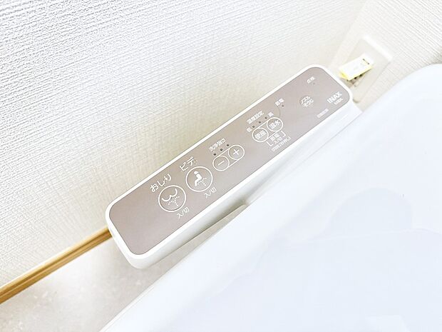 ■温水洗浄で快適、清潔感が保たれるシャワートイレ