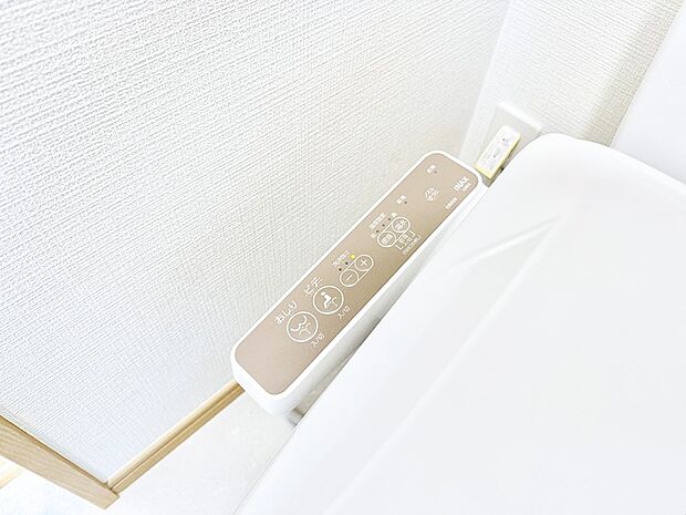 ■温水洗浄で快適、清潔感が保たれるシャワートイレ