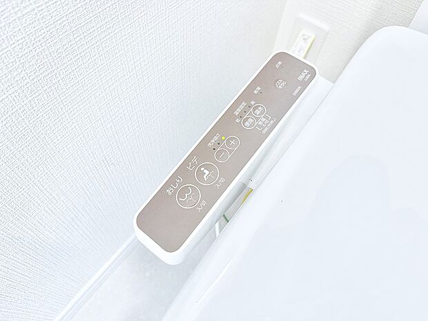 ■温水洗浄で快適、清潔感が保たれるシャワートイレ