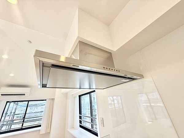 ■調理時の蒸気や匂いが換気扇に誘導され、効率的に排煙ができます。