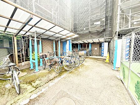 ■敷地内に駐輪場を完備しており、自転車の利用もスムーズです