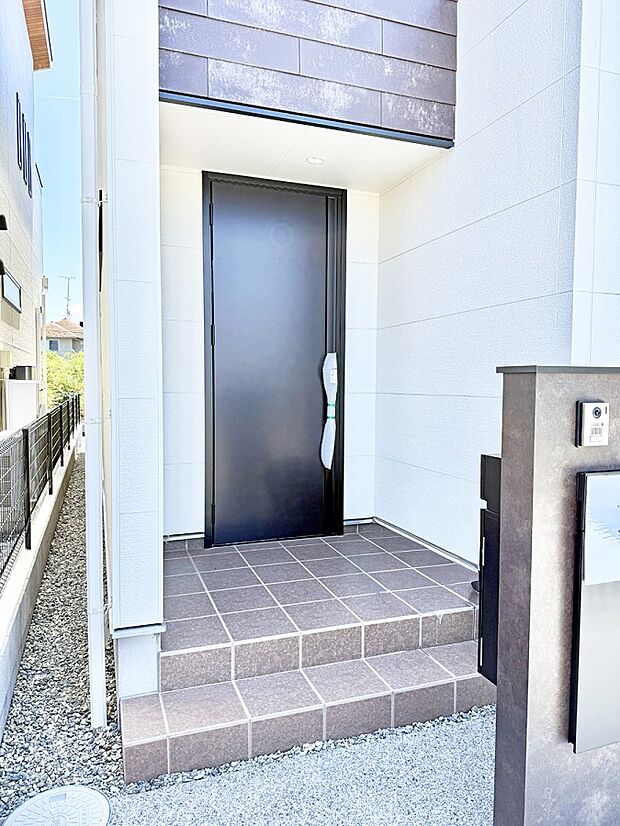A2号棟 ■ 心地よい暮らしへとつながる、温かい玄関