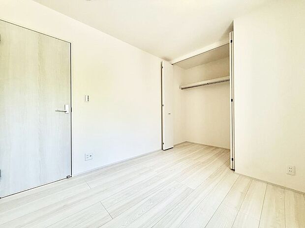 5号棟 ■落ち着いた色合いのお部屋で穏やかな時間を楽しめます