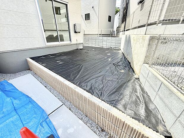 5号棟 ■敷地内にゆとりある緑のスペースがあり、穏やかな雰囲気です