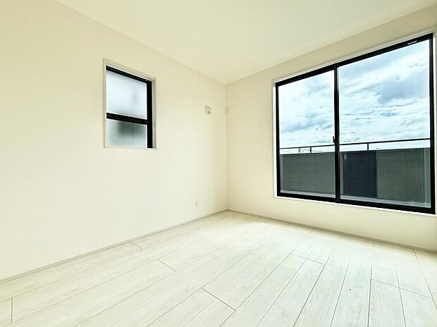 10号棟 ■落ち着いた色合いのお部屋で穏やかな時間を楽しめます