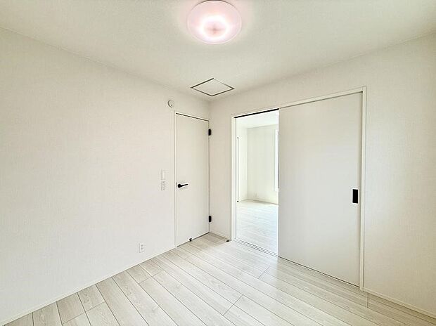 2号棟 ■落ち着いた色合いのお部屋で穏やかな時間を楽しめます