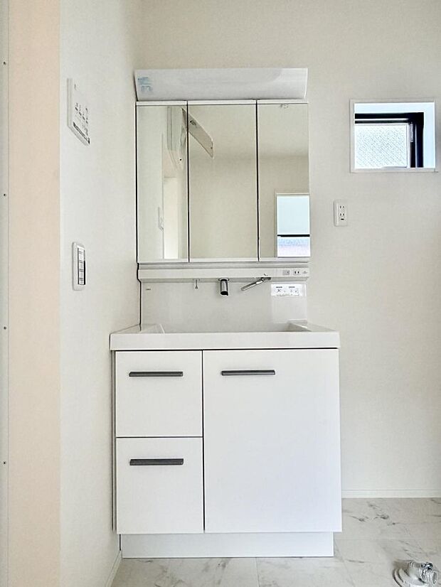 1号棟 ■朝の準備がスムーズにできる広さです