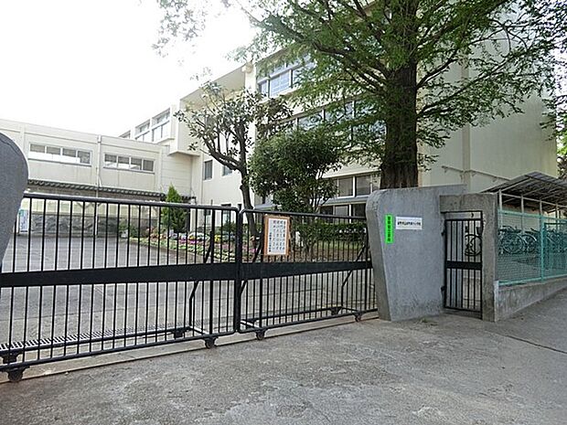 小学校 150m 日野市立日野第六小学校