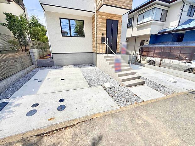 1号棟 ■ シンプルで美しく、住まいの第一印象を彩る玄関です