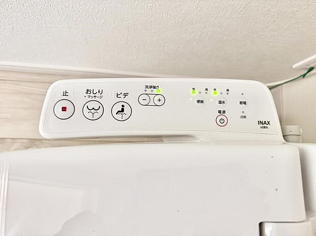 ■温水洗浄で快適、清潔感が保たれるシャワートイレ