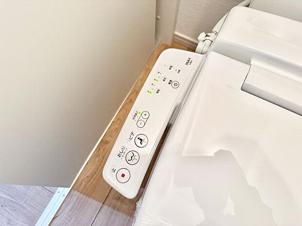 ■温水洗浄で快適、清潔感が保たれるシャワートイレ