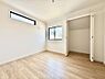 室内：1号棟  ■落ち着いた色合いのお部屋で穏やかな時間を楽しめます