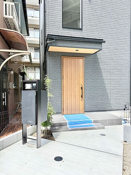 ■ シンプルで美しく、住まいの第一印象を彩る玄関です