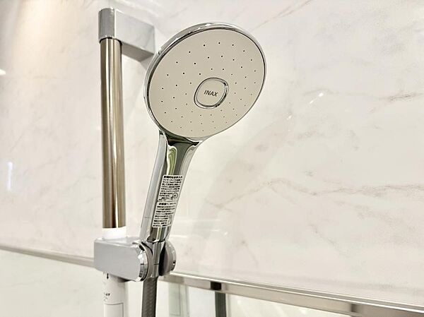 ■手元で簡単に止水できるため、水の無駄遣いを減らすことができます。
