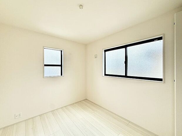 1号棟 ■落ち着いた色合いのお部屋で穏やかな時間を楽しめます