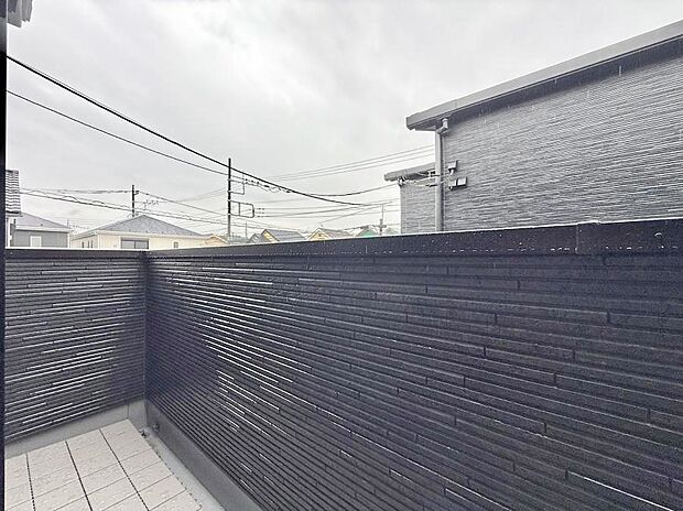 2号棟  ■ 季節の移ろいを感じられる開放的な空間です