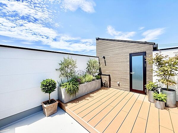 2号棟  ■ 季節の移ろいを感じられる開放的な空間です  ※植栽はCGです