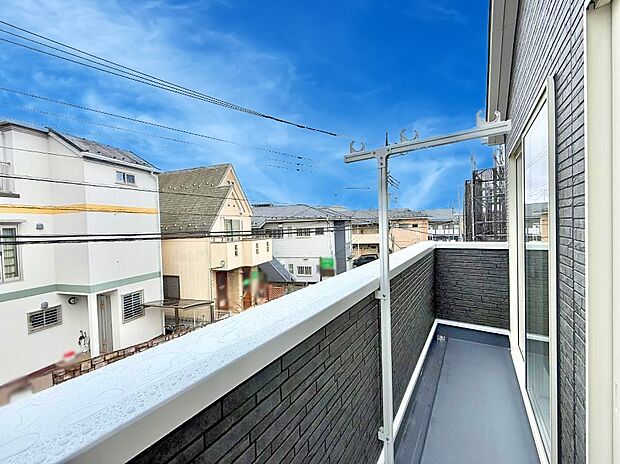 1号棟  ■ 心地よい風と光を感じる、くつろぎのバルコニー