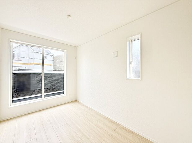 1号棟  ■落ち着いた色合いのお部屋で穏やかな時間を楽しめます