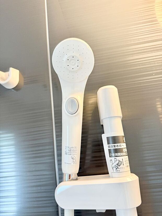 ■温水洗浄で快適、清潔感が保たれるシャワートイレ