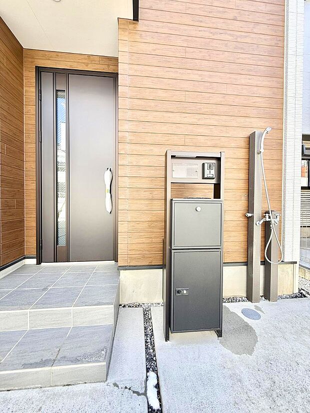 3号棟 ■ シンプルで美しく、住まいの第一印象を彩る玄関です