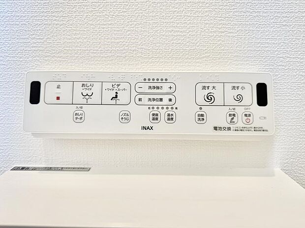 ■温水洗浄で快適、清潔感が保たれるシャワートイレ