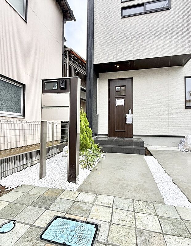 1号棟 ■ 心地よい暮らしへとつながる、温かい玄関