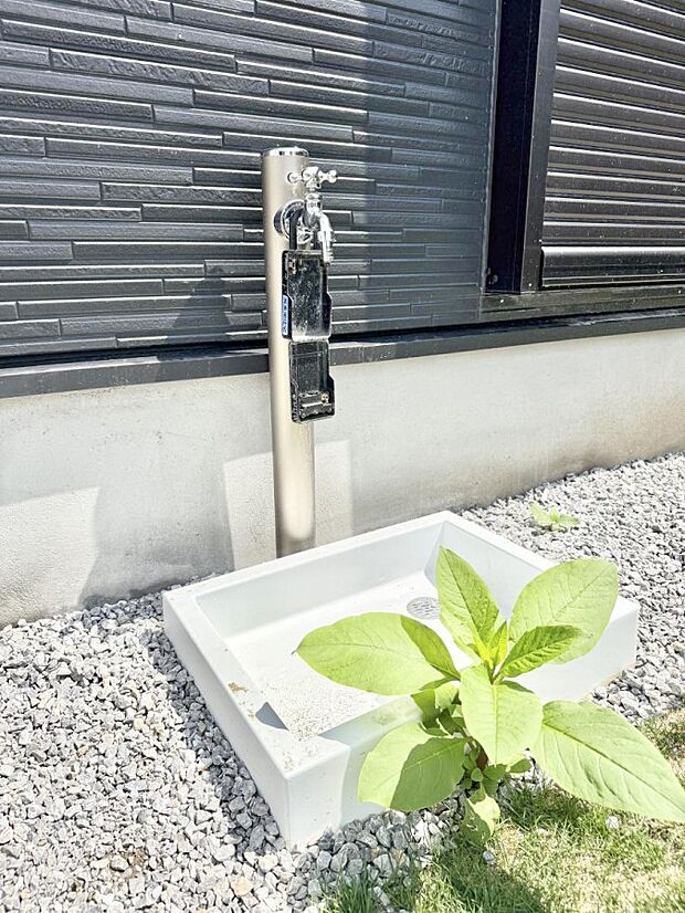 1号棟 ■ガーデニングや洗車などの際に大活躍な屋外立水栓