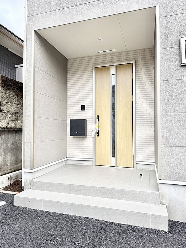 5号棟 ■ 心地よい暮らしへとつながる、温かい玄関