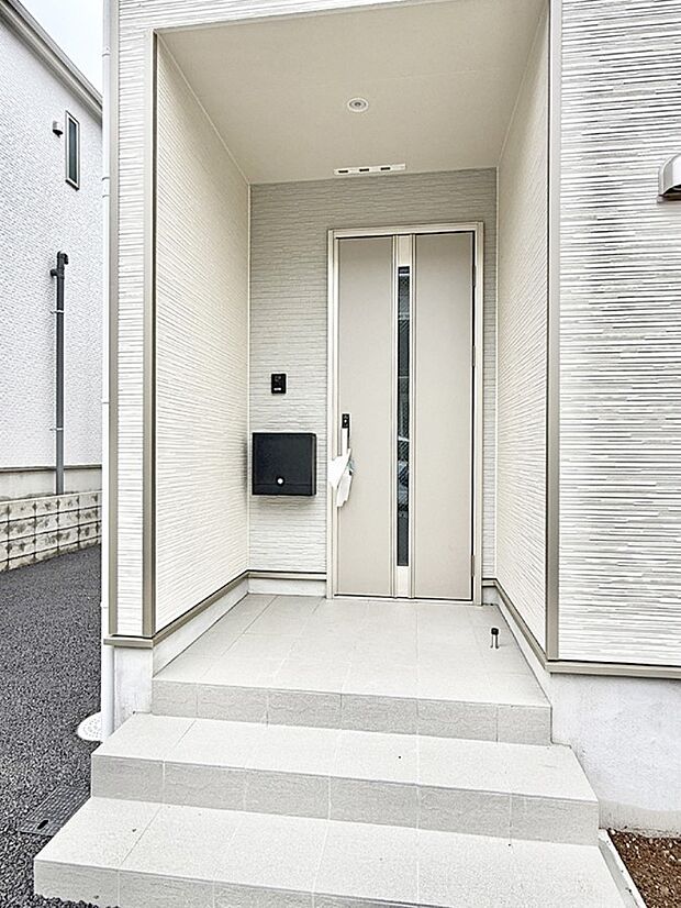 1号棟 ■ シンプルで美しく、住まいの第一印象を彩る玄関です