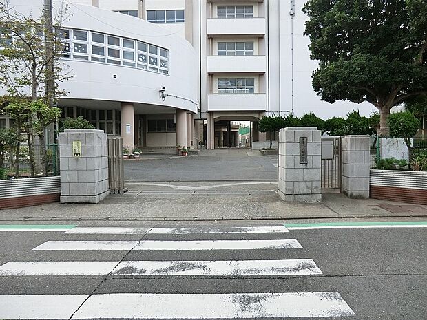 中学校 950m 横浜市立六浦中学校