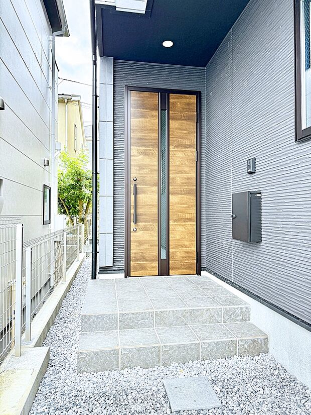 1号棟 ■ 心地よい暮らしへとつながる、温かい玄関