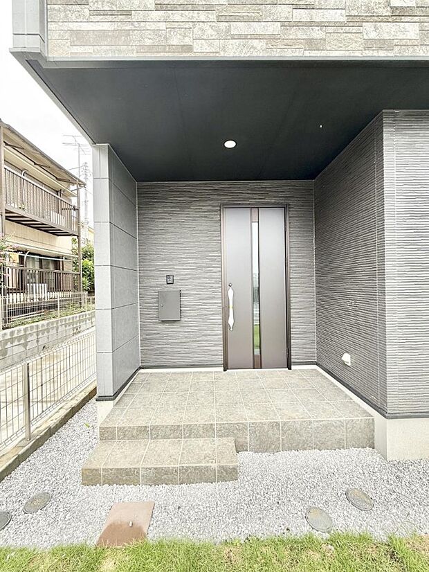 1号棟 ■ 心地よい暮らしへとつながる、温かい玄関